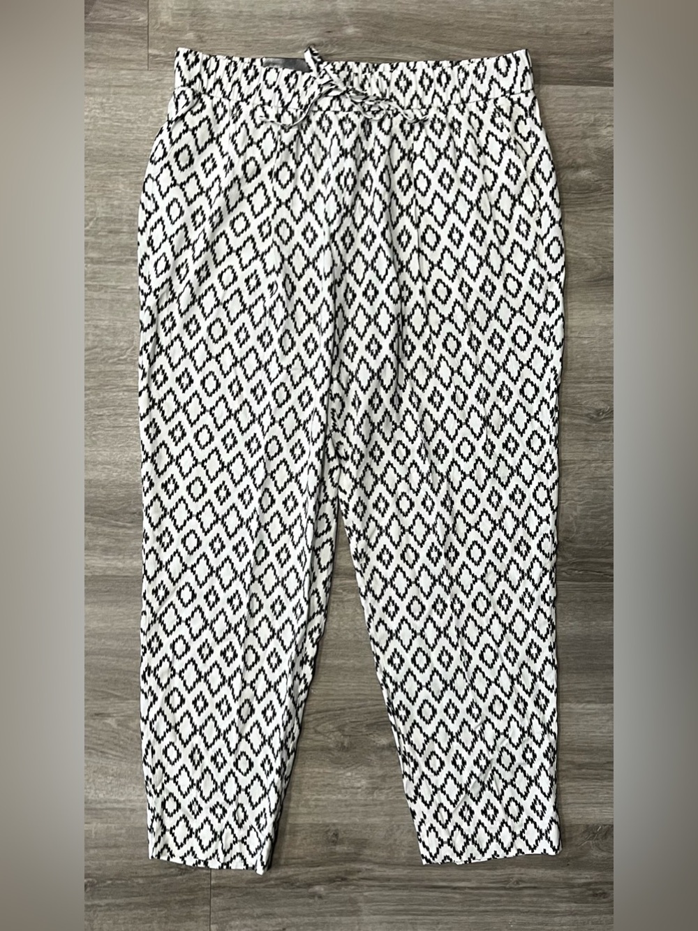 Banana Republic Black & White Geometric Drawstring Pants